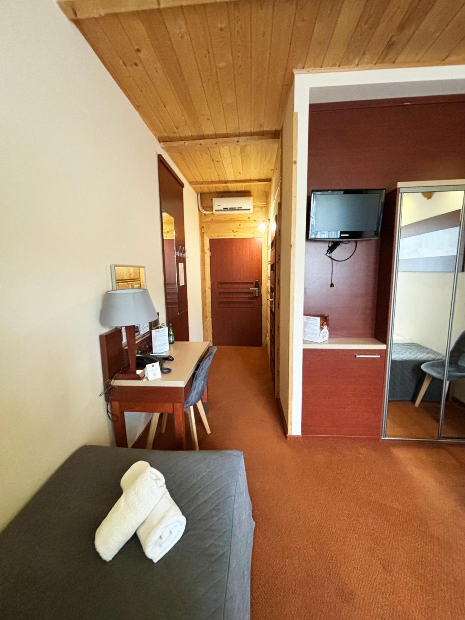 Hotel 365 Kielce Exterior foto